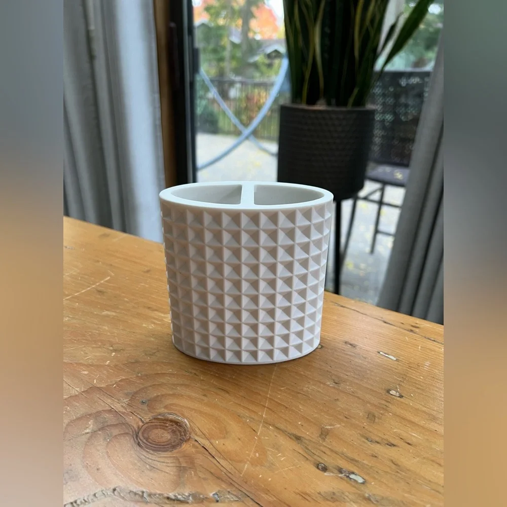 UGG White Geometric Organizer